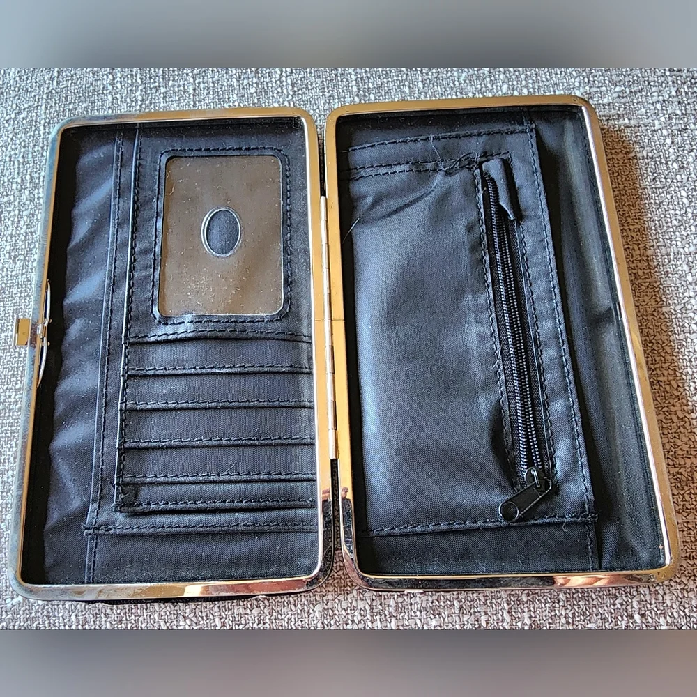 Initial "R" wallet. - Picture 3 of 7
